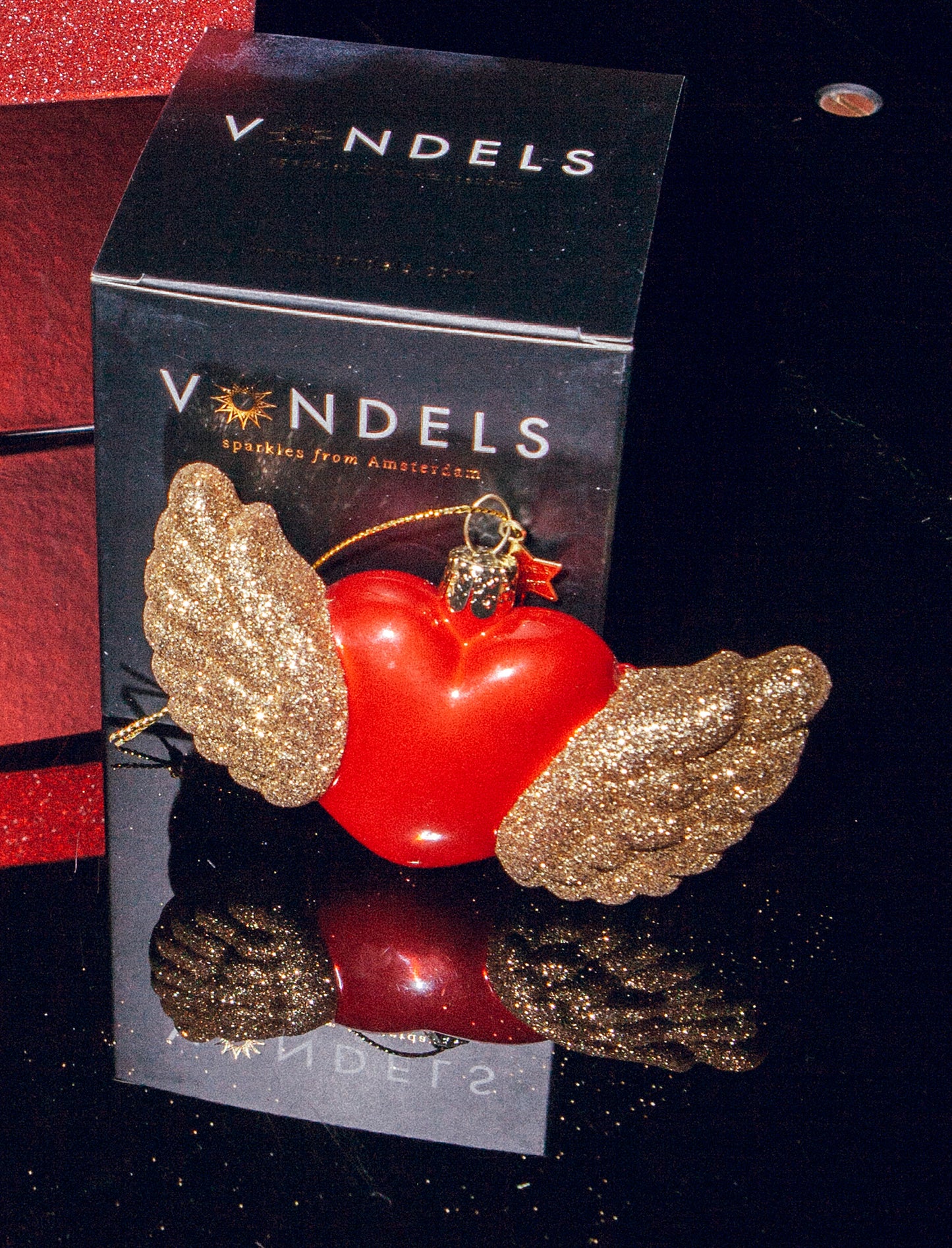 Rood hart met gouden vleugels - Vondels